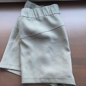 COPY - Lululemon On The Fly Short, *woven 2.5*